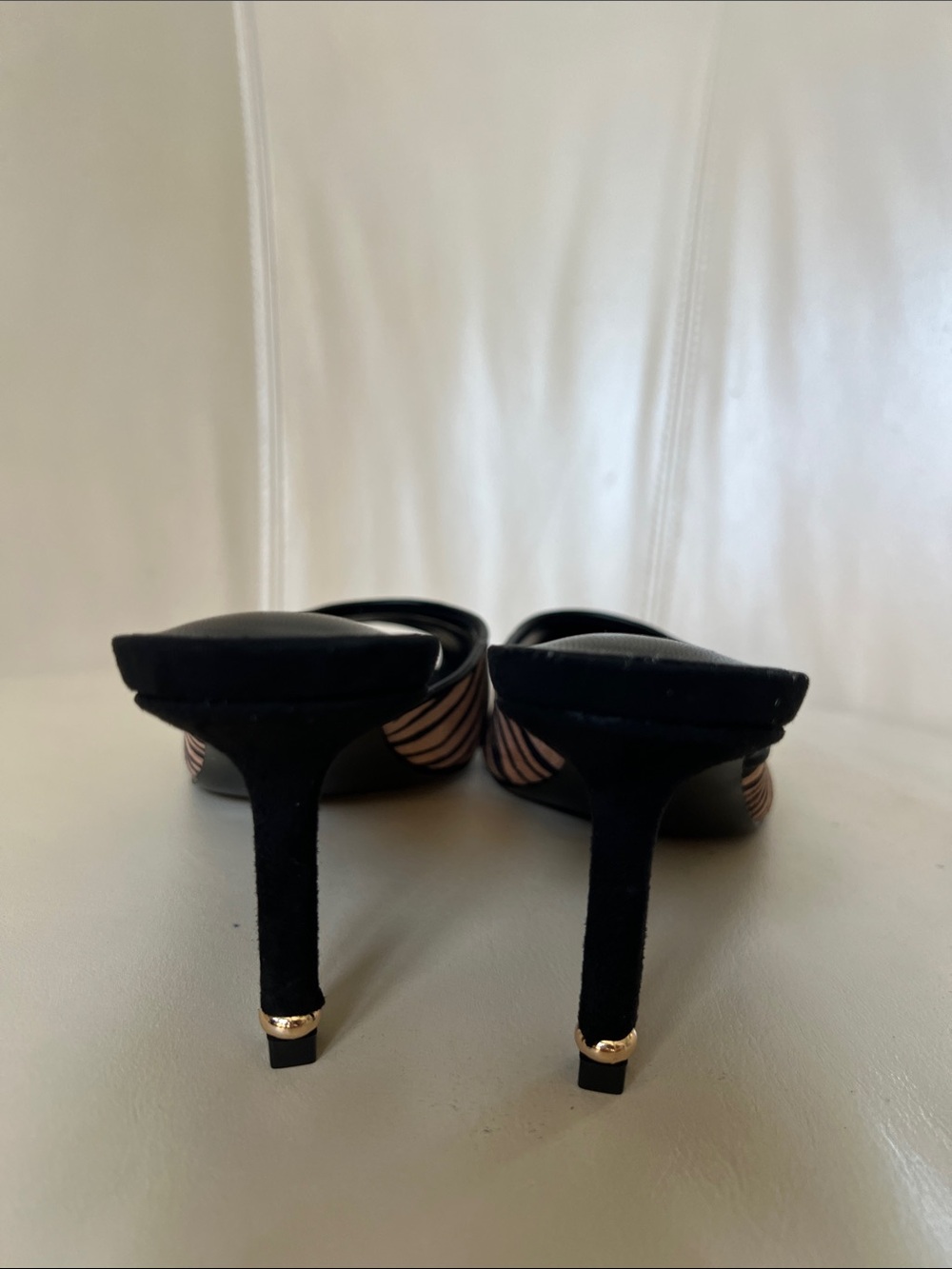 New XOXO Onyx Zebra Print Peep Toe Mule Kitten Heels - Size 7 - Picture 3 of 6